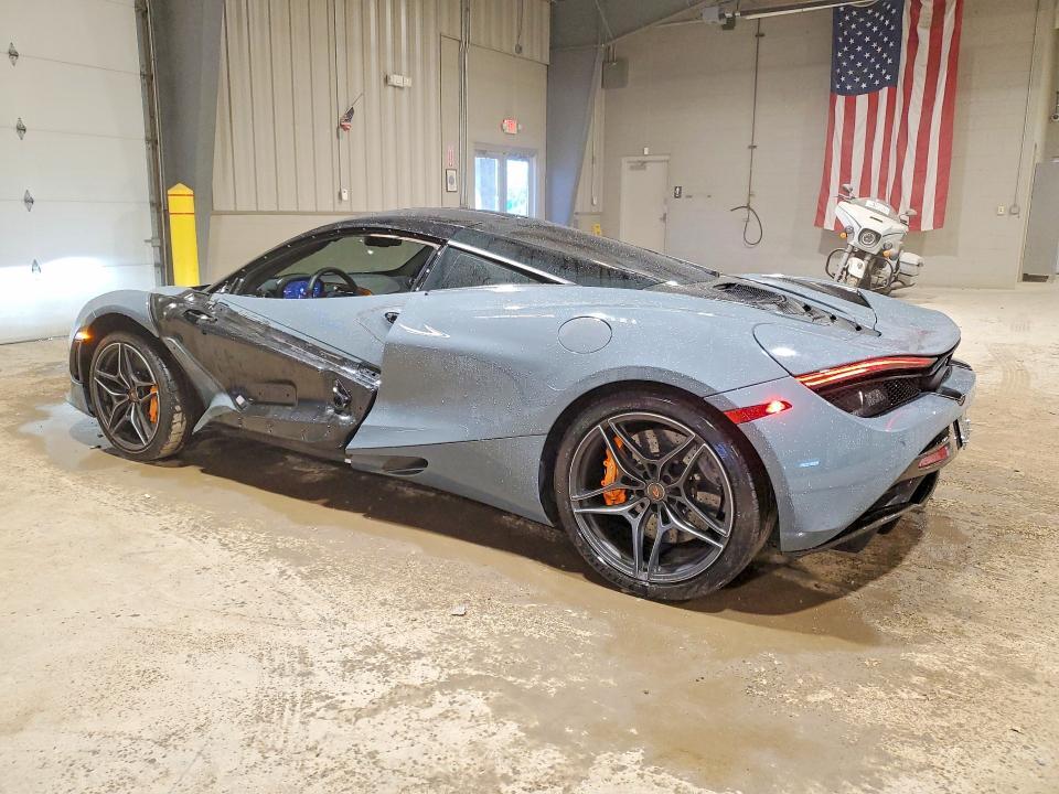 SBM14DCA3JW001105 photo no. 2